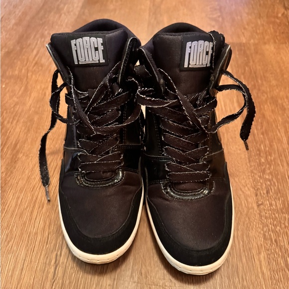 Nike Black Sneakers - Picture 1 of 4